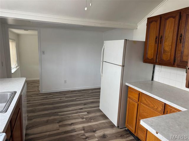 10416 Lackland Road, St Louis, MO 63114