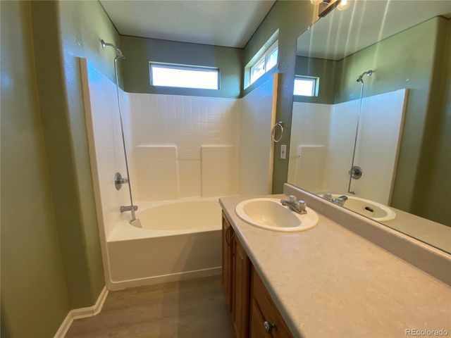 407 Ivory Circle, Aurora, CO 80011