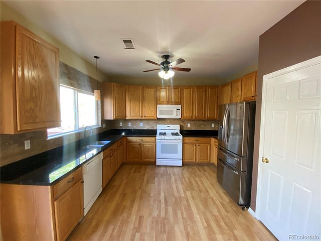 407 Ivory Circle, Aurora, CO 80011