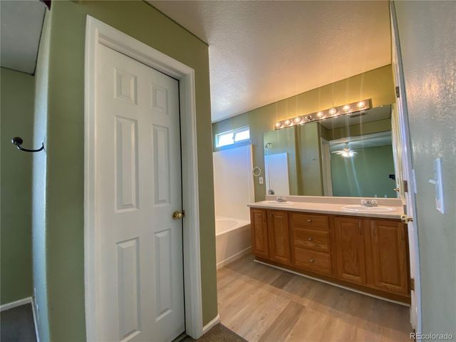 407 Ivory Circle, Aurora, CO 80011