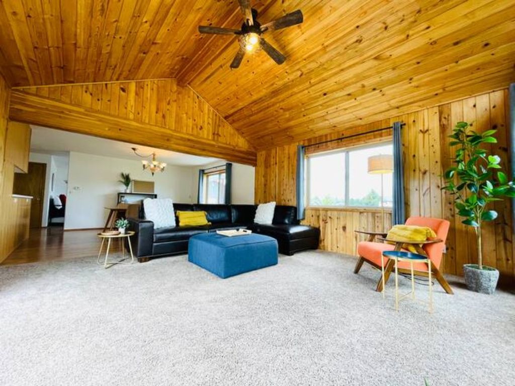 Image 11 of property listing at 680 Kelley Road, Columbia Falls, MT 59912