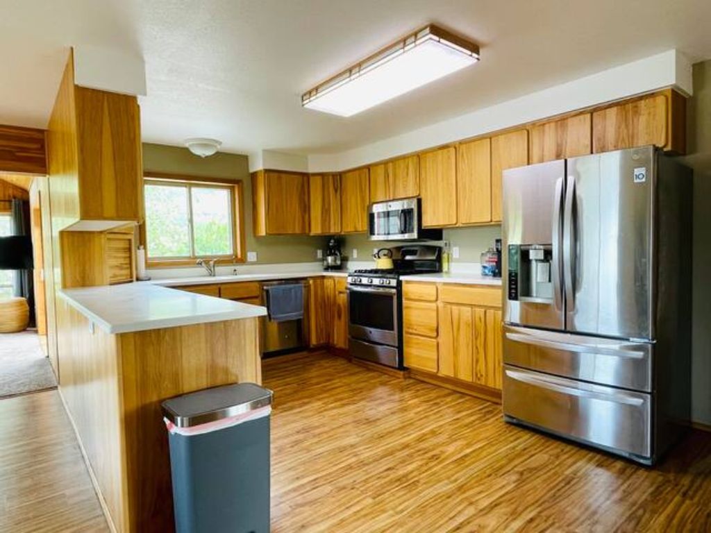 Image 5 of property listing at 680 Kelley Road, Columbia Falls, MT 59912