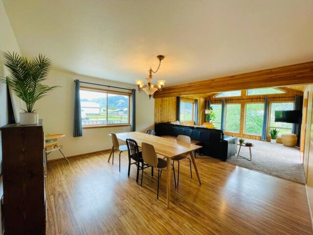 Image 7 of property listing at 680 Kelley Road, Columbia Falls, MT 59912