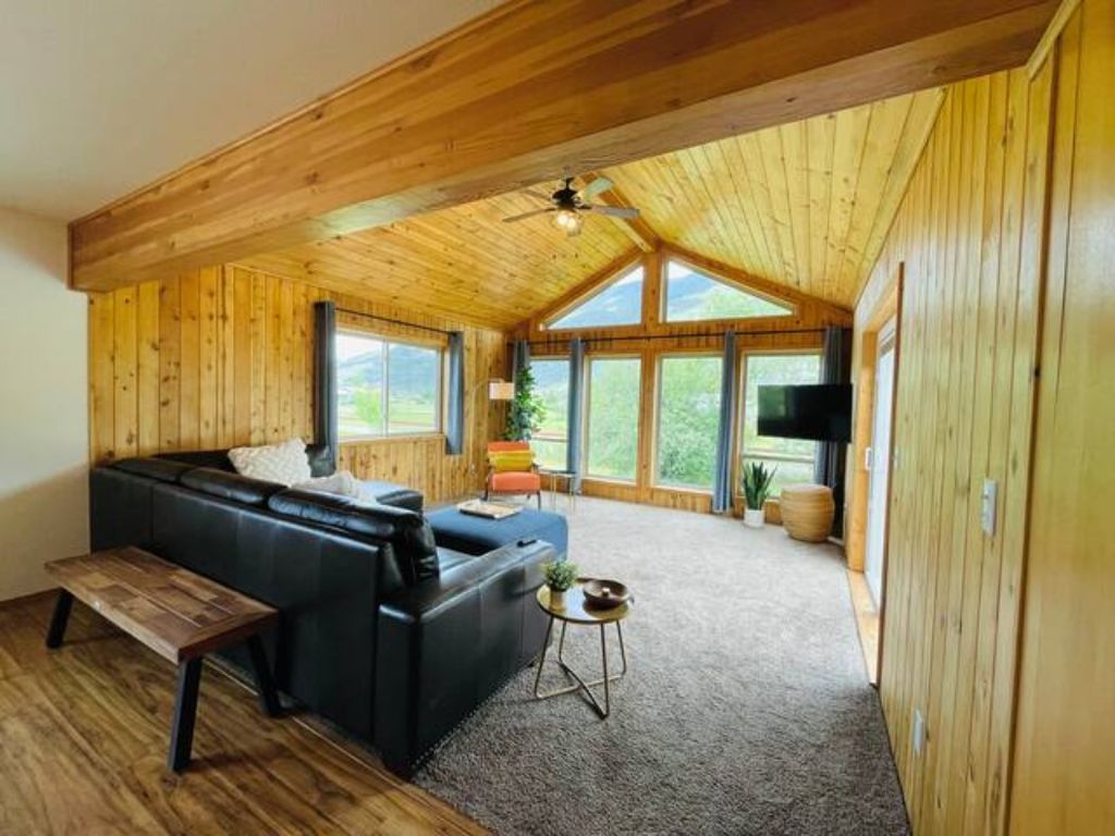 Image 8 of property listing at 680 Kelley Road, Columbia Falls, MT 59912