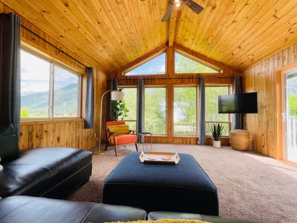 Image 9 of property listing at 680 Kelley Road, Columbia Falls, MT 59912