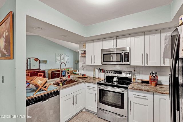 2521 WHITE HORSE Road E, Jacksonville, FL 32246