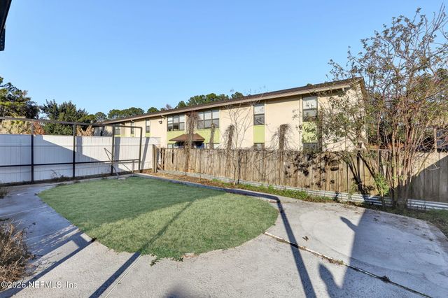 2521 WHITE HORSE Road E, Jacksonville, FL 32246