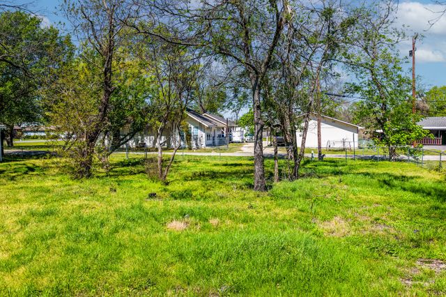 201 S 4th Street, Crandall, TX 75114