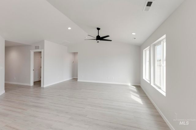 7119 E Shields Dr, Nampa, ID 83687