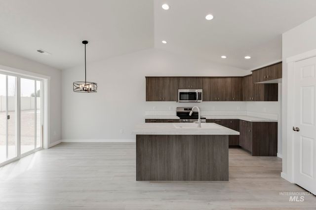 7119 E Shields Dr, Nampa, ID 83687