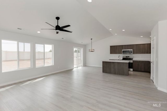 7119 E Shields Dr, Nampa, ID 83687