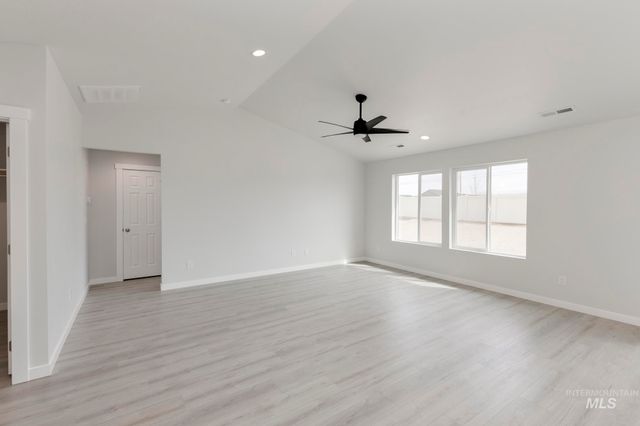 7119 E Shields Dr, Nampa, ID 83687