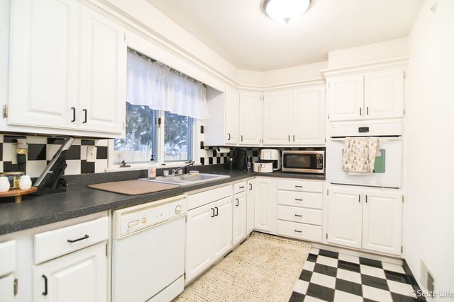 527 W Madison Street, Belvidere, IL 61008