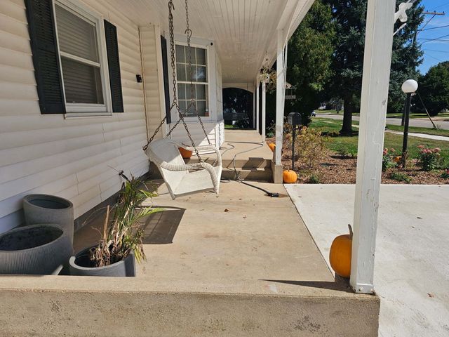 527 W Madison Street, Belvidere, IL 61008