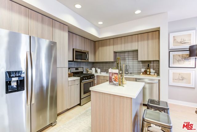 7290 Edinger Avenue 2115, Huntington Beach, CA 92647