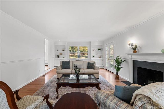 306 Southdown Road, Lloyd Harbor, NY 11743