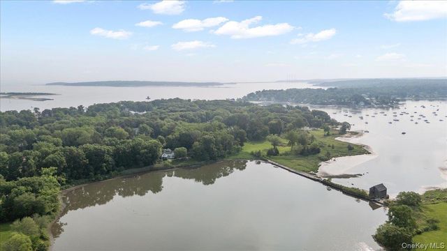 306 Southdown Road, Lloyd Harbor, NY 11743