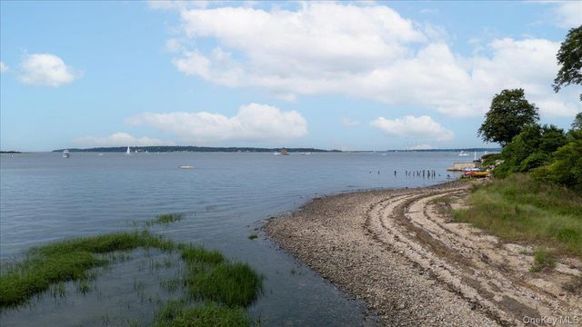 306 Southdown Road, Lloyd Harbor, NY 11743