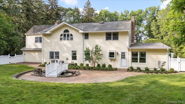 306 Southdown Road, Lloyd Harbor, NY 11743