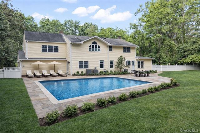 306 Southdown Road, Lloyd Harbor, NY 11743