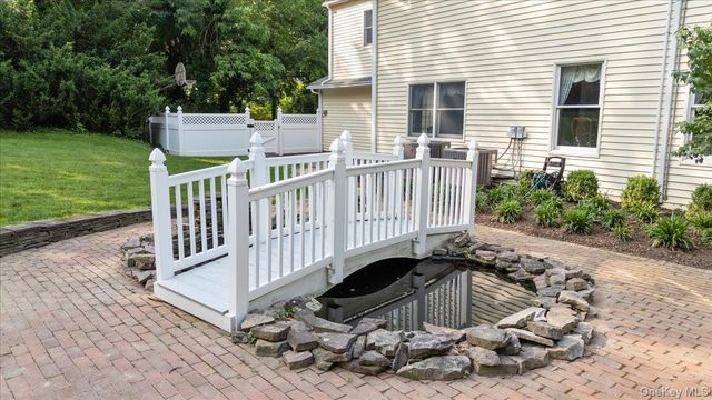 306 Southdown Road, Lloyd Harbor, NY 11743