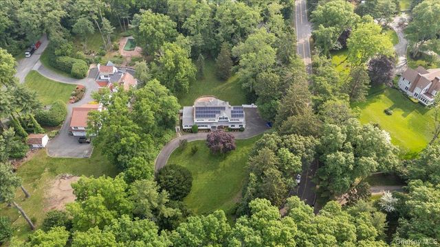 306 Southdown Road, Lloyd Harbor, NY 11743