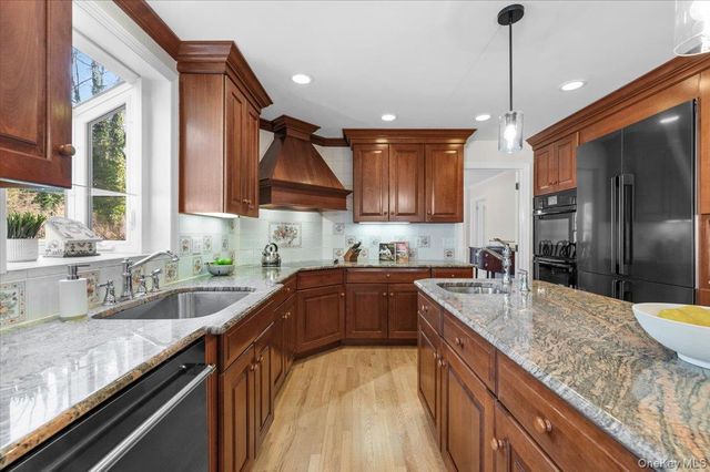 306 Southdown Road, Lloyd Harbor, NY 11743