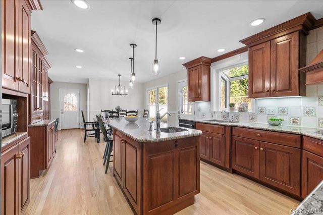 306 Southdown Road, Lloyd Harbor, NY 11743