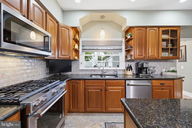 720 BELLEVUE AVE, Hammonton, NJ 08037