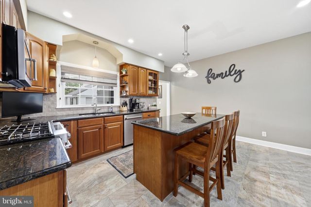 720 BELLEVUE AVE, Hammonton, NJ 08037