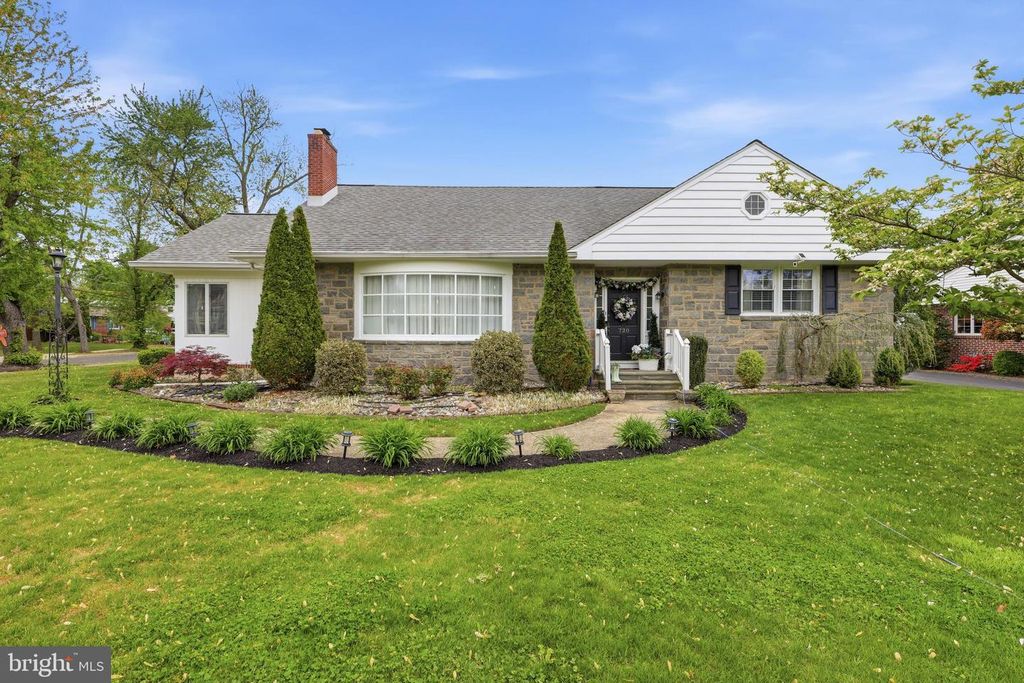 720 BELLEVUE AVE, Hammonton, NJ 08037