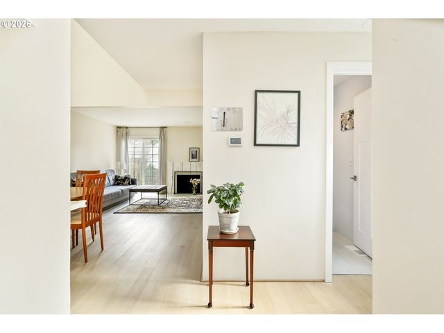 2040 TITAN Ter, West Linn, OR 97068