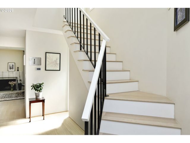 2040 TITAN Ter, West Linn, OR 97068