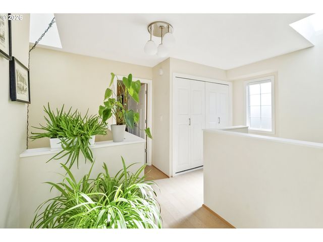 2040 TITAN Ter, West Linn, OR 97068