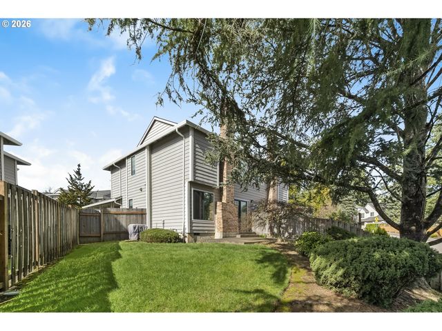2040 TITAN Ter, West Linn, OR 97068