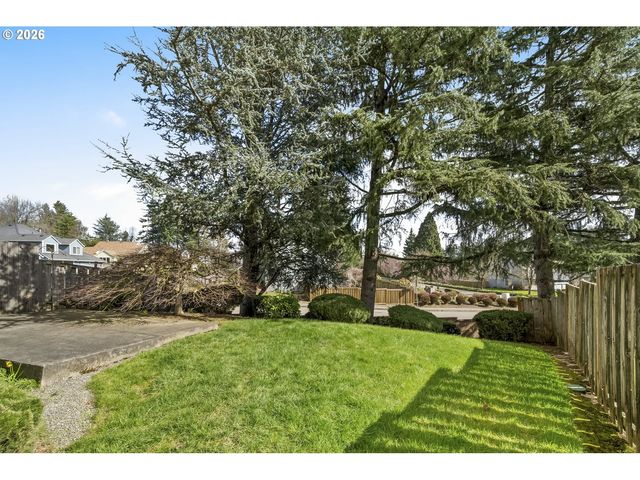 2040 TITAN Ter, West Linn, OR 97068