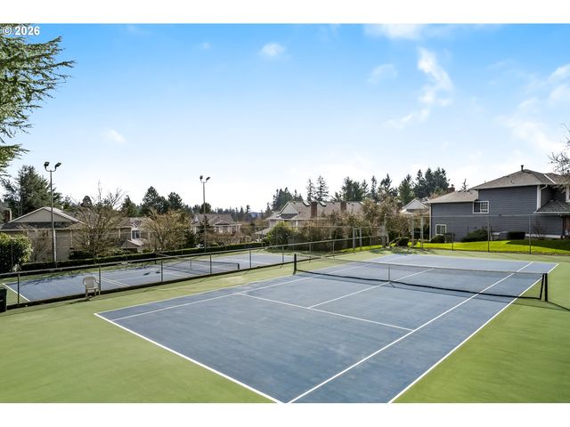 2040 TITAN Ter, West Linn, OR 97068