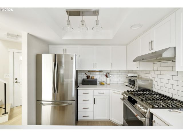 2040 TITAN Ter, West Linn, OR 97068