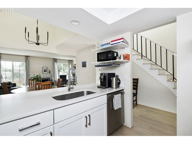 2040 TITAN Ter, West Linn, OR 97068