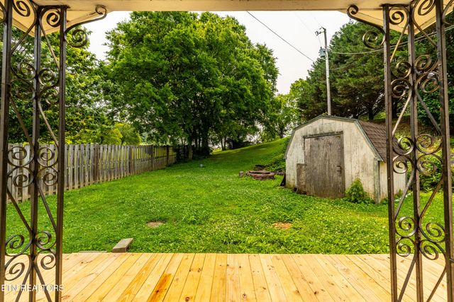 6944 Berry Lane, Knoxville, TN 37914