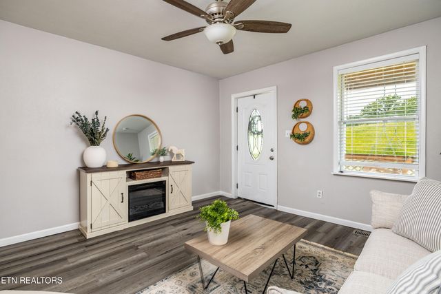 6944 Berry Lane, Knoxville, TN 37914