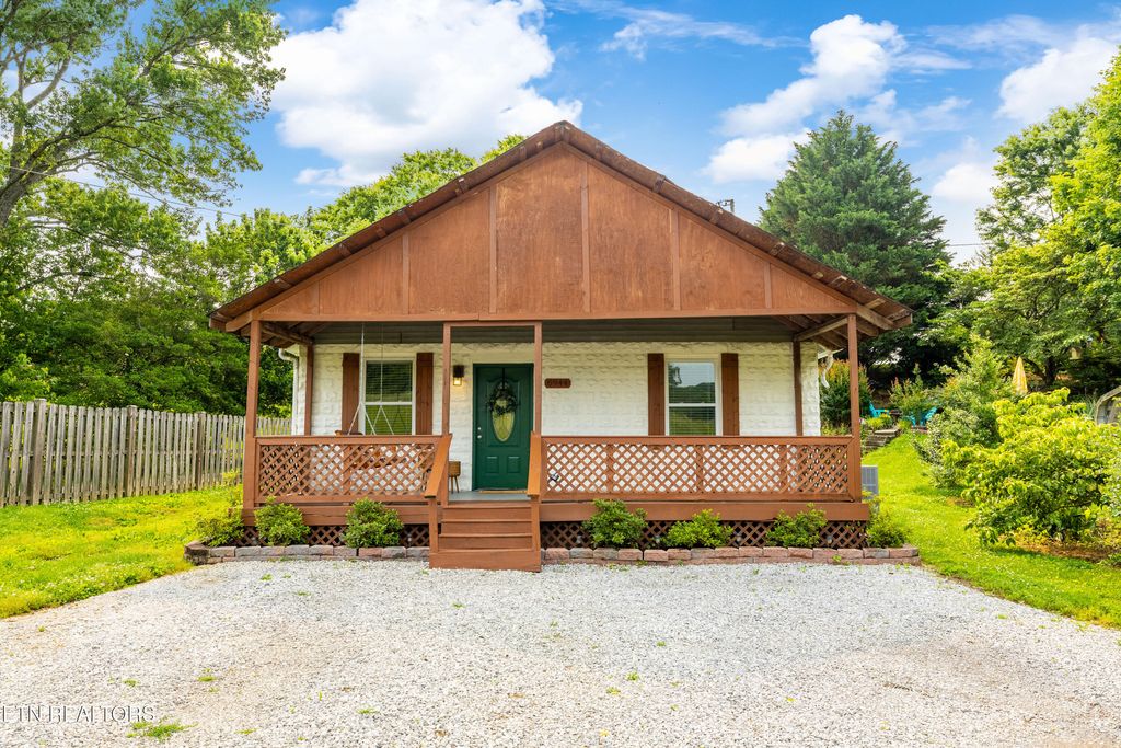 6944 Berry Lane, Knoxville, TN 37914
