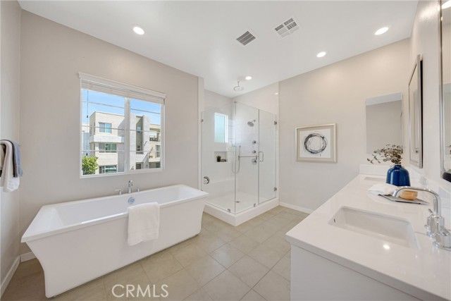 104 Sculpture, Irvine, CA 92618