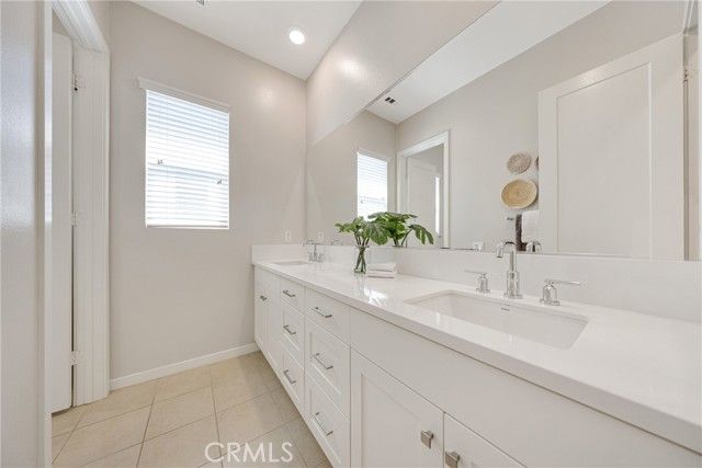 104 Sculpture, Irvine, CA 92618