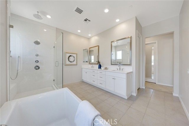 104 Sculpture, Irvine, CA 92618