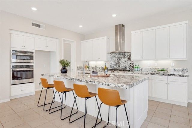 104 Sculpture, Irvine, CA 92618