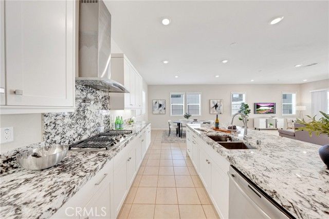 104 Sculpture, Irvine, CA 92618