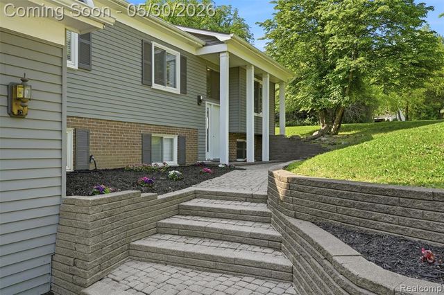 5620 Eastman Boulevard, West Bloomfield, MI 48323