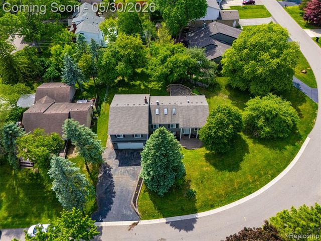 5620 Eastman Boulevard, West Bloomfield, MI 48323