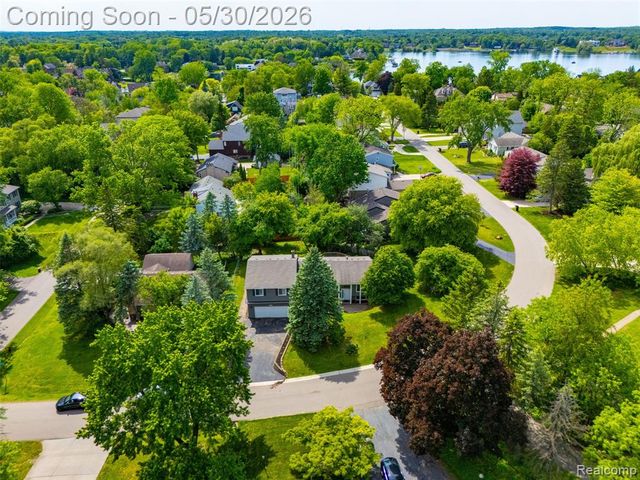 5620 Eastman Boulevard, West Bloomfield, MI 48323